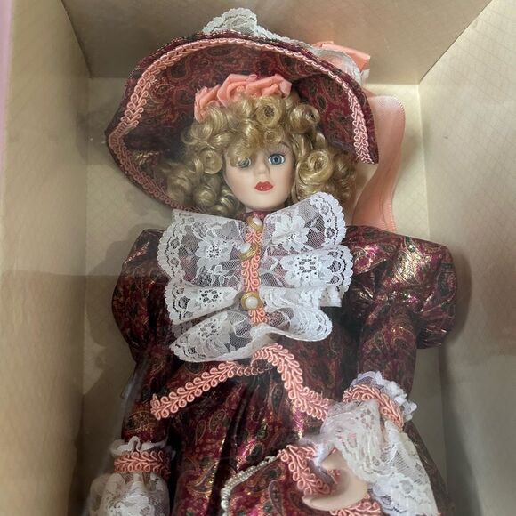 Victorian Treasures Porcelain Dolls - Picture 4 of 5